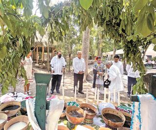 López Obrador retoma su lema de comicios, pese a veda