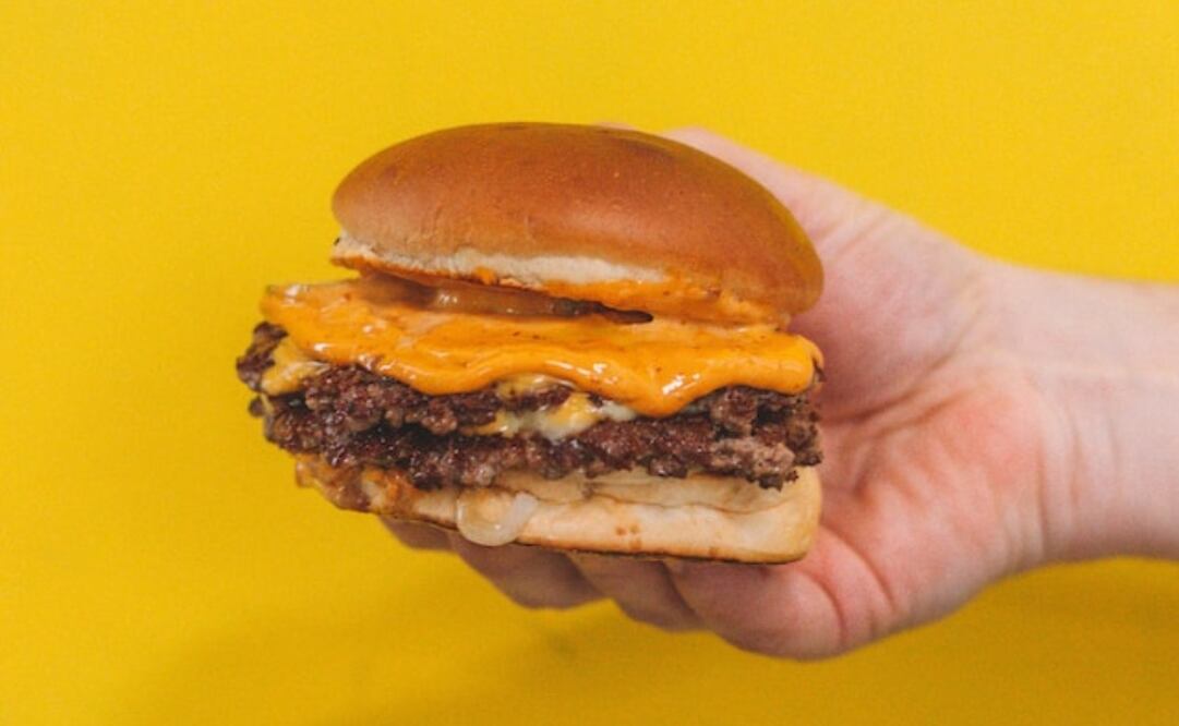 El desempeño de Molly Schuyler fue algo menor que el año pasado, cuando logró zamparse 37 hamburguesas en diez minutos. Imagen: Unsplash