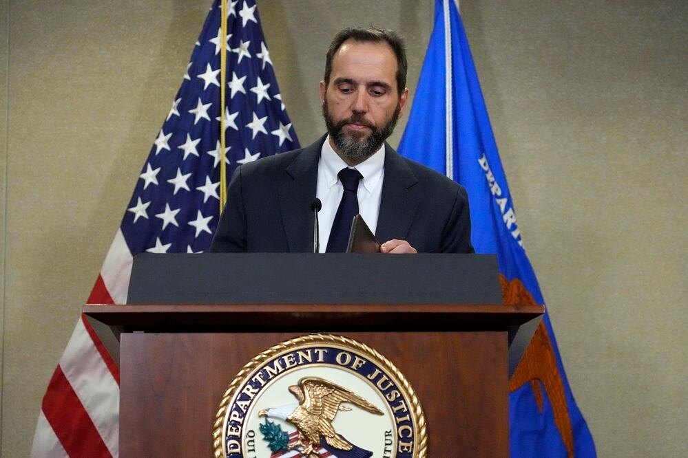 El fiscal especial Jack Smith al terminar de hablar con los periodistas el viernes 9 de junio de 2023 en Washington. Foto: AP