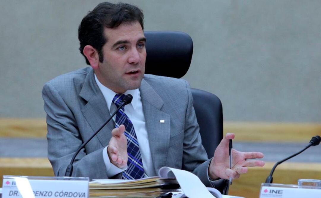 A las 23:00 horas, Lorenzo Córdova podría dar a conocer en cadena nacional los resultados del conteo rápido sobre la conformación de la Cámara de Diputados. (Foto: Archivo EL UNIVERSAL)