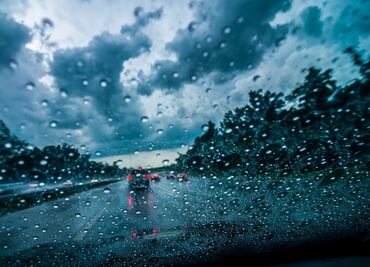 Trucos para desempañar los vidrios del auto por la lluvia