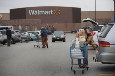 Trabajadoras dicen que Walmart discriminó a miles de mujeres embarazadas