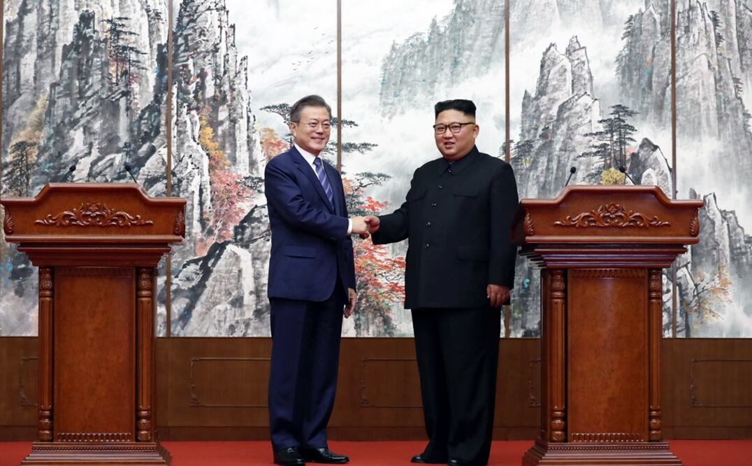 Moon Jae-in, presidente de Corea del Sur y Kim Jong-un, líder norcoreano. (Foto: Xinhua)
