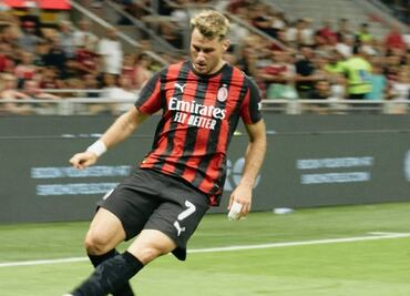 Santiago Giménez lanza contundente mensaje; apaga rumores de una salida del AC Milan