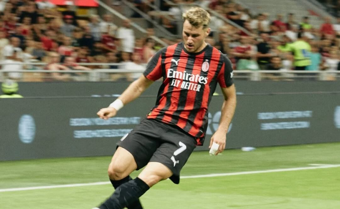 Santiago Giménez lanza contundente mensaje / Foto: Especial