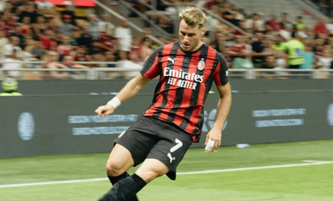 Santiago Giménez lanza contundente mensaje / Foto: Especial