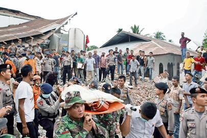 Indonesia busca sobrevivientes del terremoto
