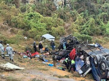 Gobierno de Zacatecas confirma 19 muertos y 6 heridos en accidente de autobús; Jalisco y Nayarit se suman para contactar a familiares