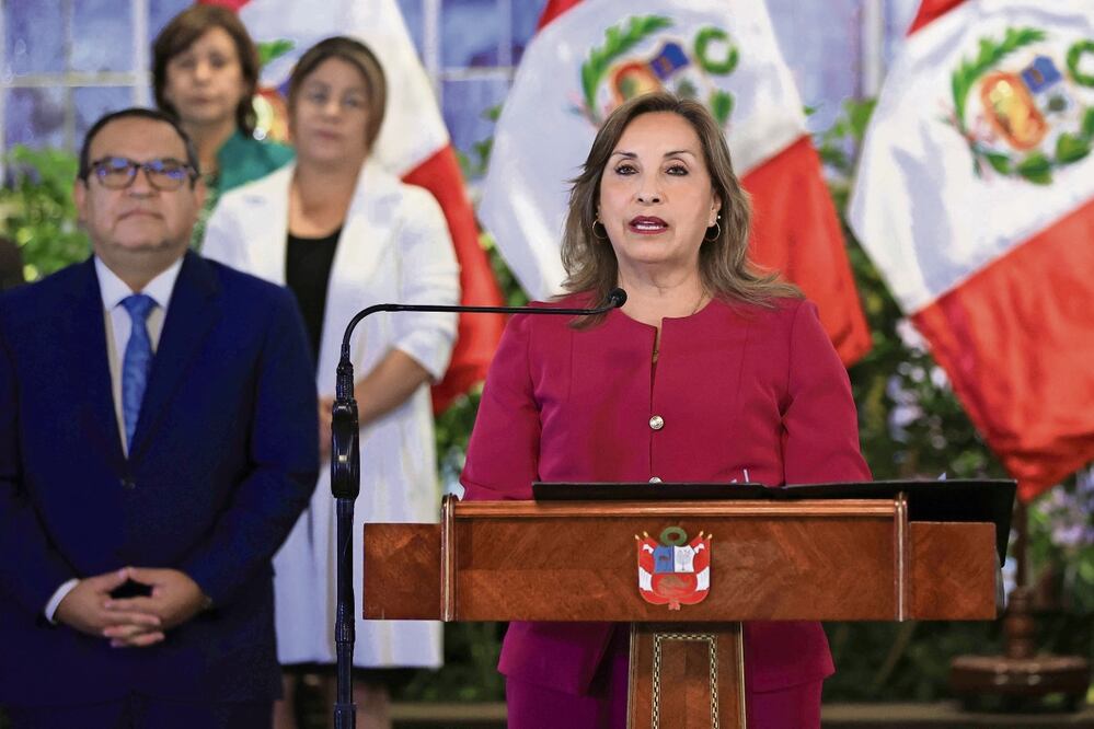 La mandataria Dina Boluarte durante un discurso televisado el pasado 27 de noviembre. Foto: EFE