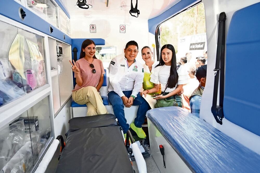 El gobernador Ricardo Gallardo Cardona entregó las ambulancias dotadas con lo último en equipo de emergencia.