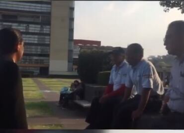 UNAM suspende a vigilantes que aparecen en video en que alumno es amenazado