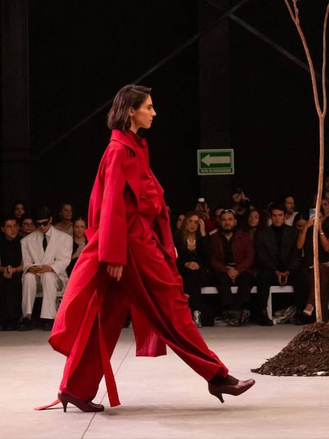 Su colección presentada en Fashion Week México fue una de las más esperadas por los asistentes. Foto: Instagram @yakampot