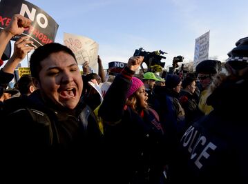 Váyanse a casa y consigan un empleo: Trump a inconformes