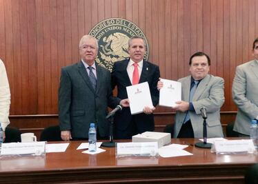 Recibe Congreso de Sinaloa informe de López Valdez