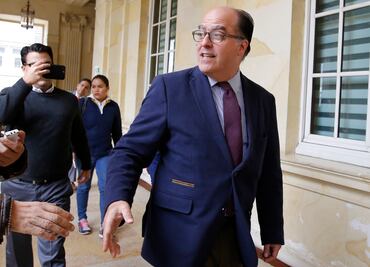 Venezuela ordena arresto del opositor Julio Borges por atentado contra Maduro