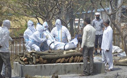 "Dondequiera que mires hay ambulancias y cadáveres": segunda ola del Covid está devastando India