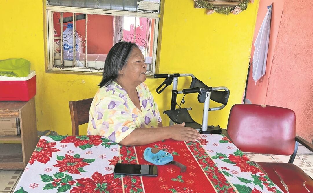 Sara relata haber visto la camioneta baleada y un cuerpo tirado cuando abrió la puerta de su casa tras la balacera; los soldados le prohibieron asomarse. Foto: Diego Simón / EL UNIVERSAL