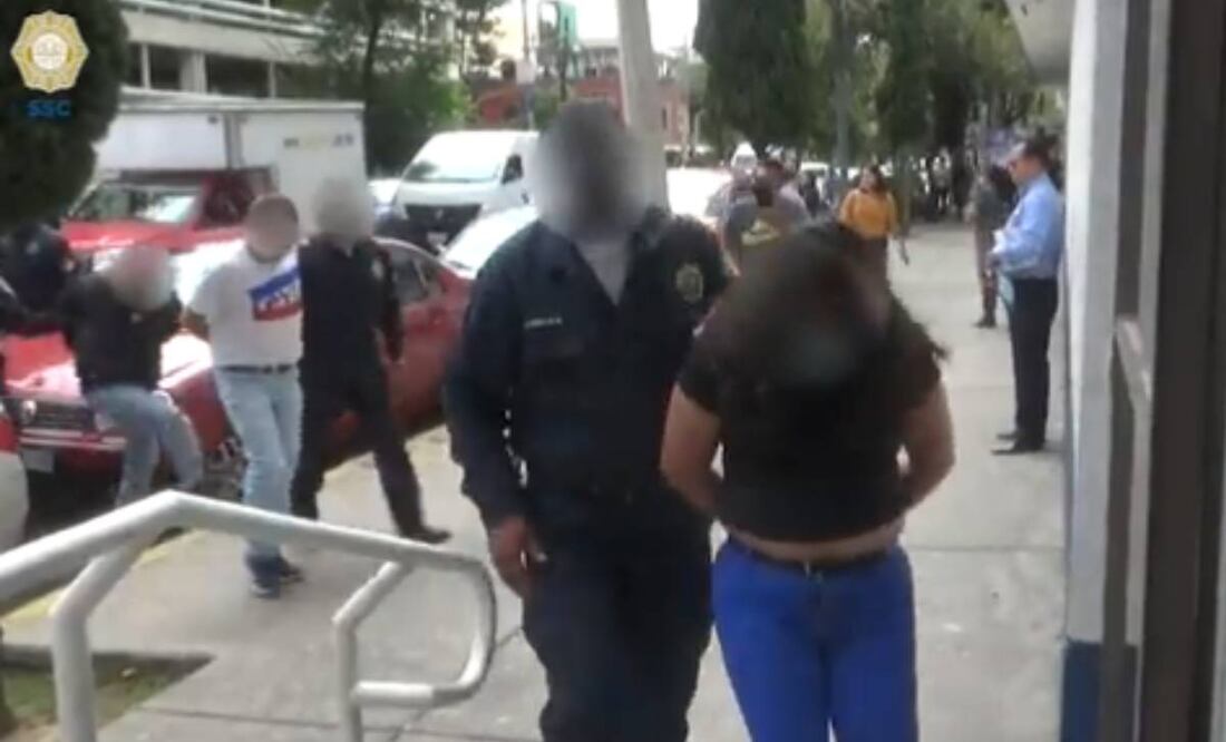 foto: Especial/El Universal/ Además, fueron asegurados dos automóviles, uno color banco y otro color gris, en los que, al parecer, se transportaban.