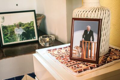 Van y vienen acusaciones... y en medio, el escritor Sergio Pitol