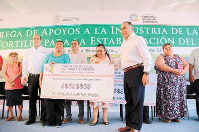 Entrega Astudillo 296 ton de maíz