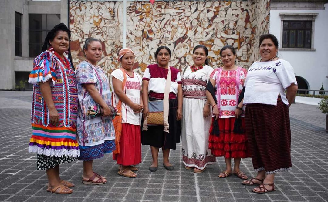 Al grupo lo conforman Sebastiana Pérez Gómez, Eulogia Flores Vásquez, Hildeliza Chávez de la Cruz, Magdalena Gómez Sebastián, Delia Soto Bautista, Delfina Bejarano Roque y María Dolores García Cruz. Foto: Segob