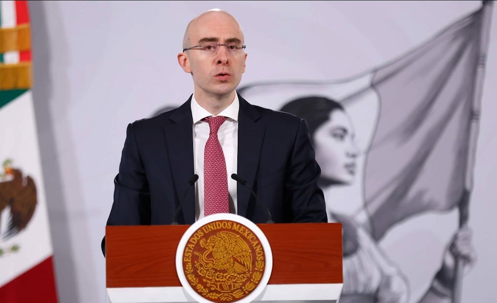 A un mes de iniciado el Plan Michoacán por la Paz y la Justicia, desplegado tras el asesinato de Carlos Manzo, el coordinador general de Programas para el Bienestar, Carlos Torres Rosas, presentó un balance de avances y el calendario de acciones que se implementarán durante diciembre en todo el estado. Foto: Diego Simón Sánchez/EL UNIVERSAL