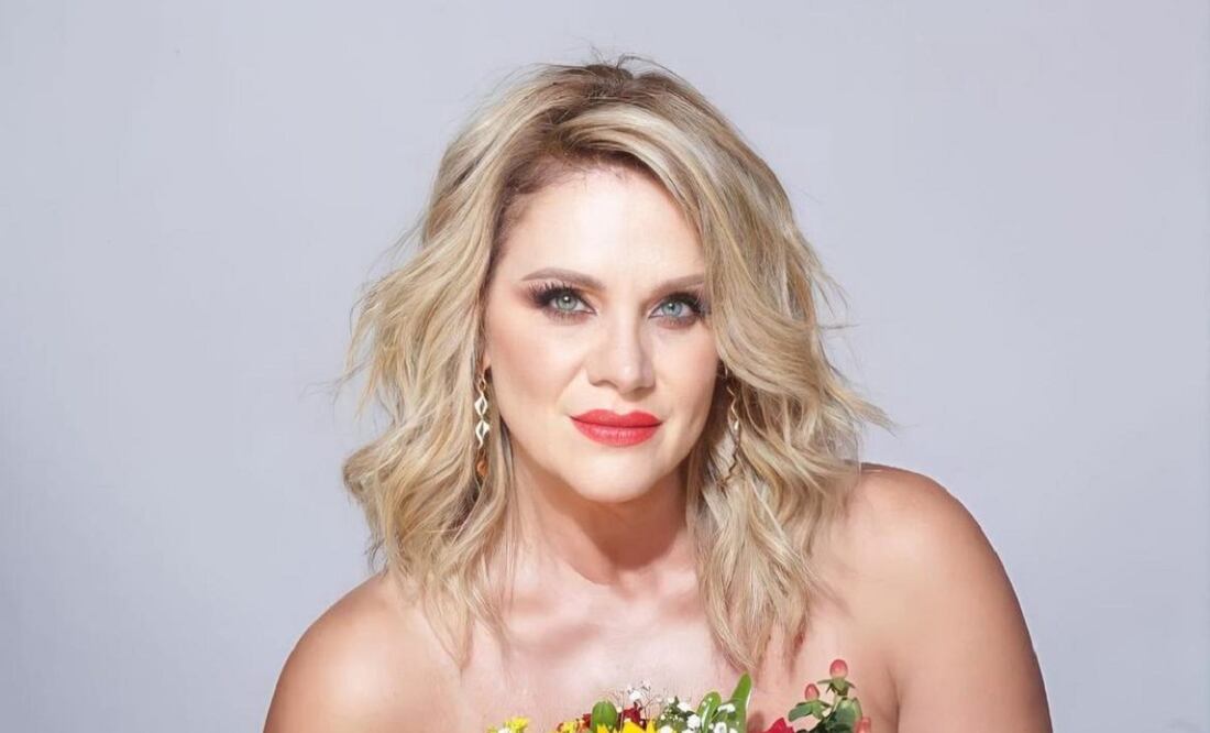 El color morado fue el protagonista de su transformación, cambiando hasta el tono de su melena rubia / Foto: Instagram @erikabuenfil50