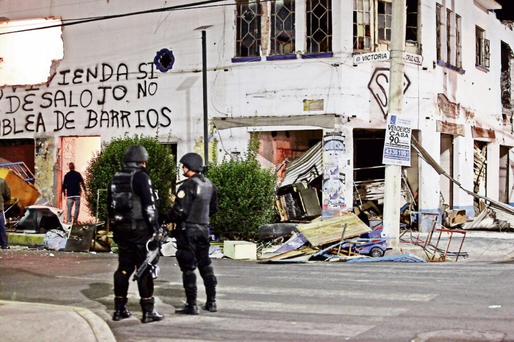 Funcionarios delegacionales se encargan de informar qué predios pueden invadir, según expediente de la procuraduría (ARCHIVO EL UNIVERSAL)