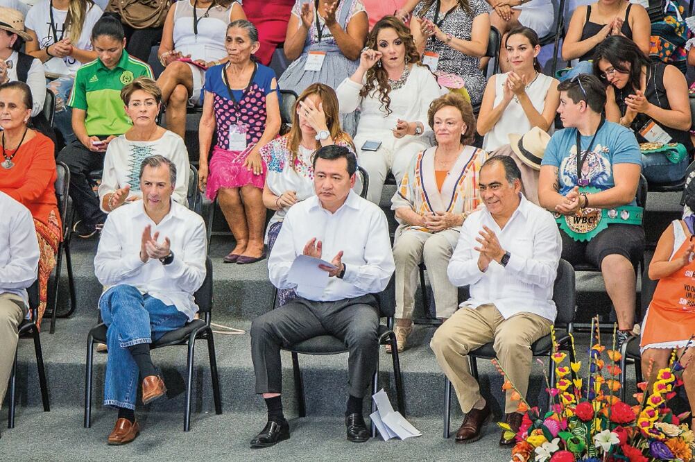 El titular de la Sedesol, José Antonio Meade; el secretario de Gobernación, Miguel Ángel Osorio Chong, y el gobernador Héctor Astudillo (ESPECIAL)