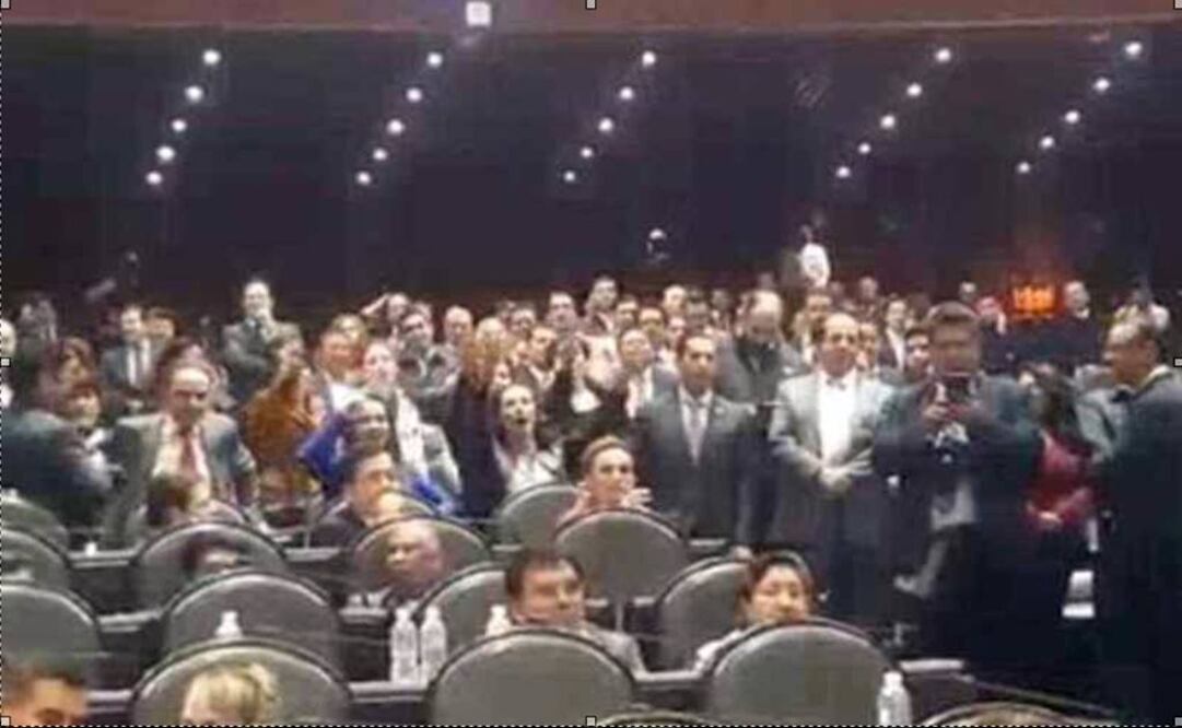 Ciudadanos piden destituir a diputadas que gritaron “eeeh...”