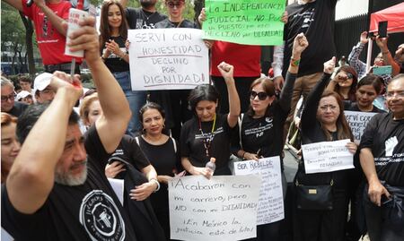 FOTOS: Trabajadores del Poder Judicial realizan cadena humana en el Senado