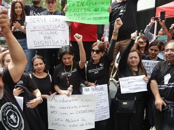 FOTOS: Trabajadores del Poder Judicial realizan cadena humana en el Senado