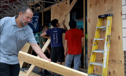 Cónsul Juan Sabines pide a mexicanos en Orlando resguardarse por “Idalia”