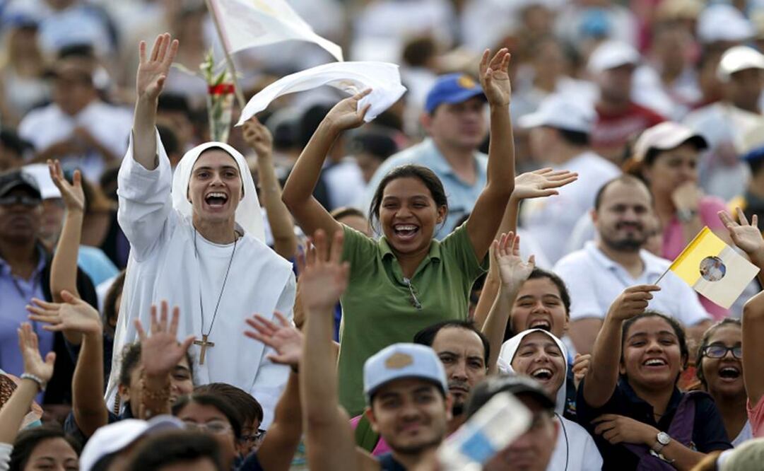 Unos dos mil asistentes recibieron con gritos de entusiasmo al papa. Foto: Reuters