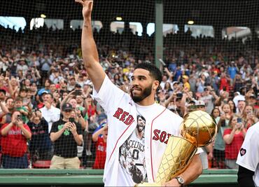 Los Red Sox homenajean a los Boston Celtics por su campeonato en la NBA