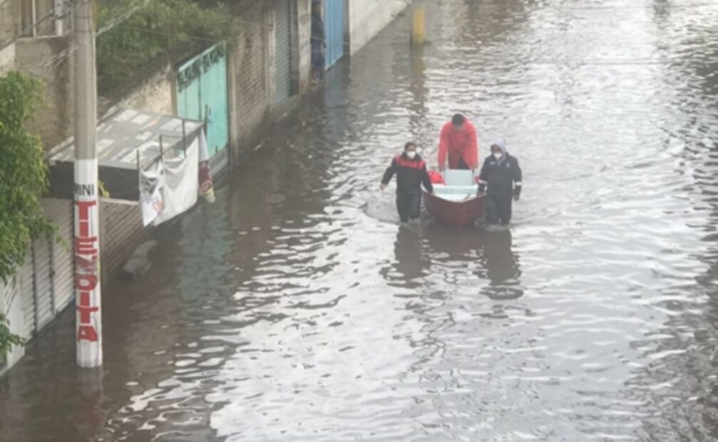 Ixtapaluca amanece bajo el agua por lluvias; registran daños en casas y negocios