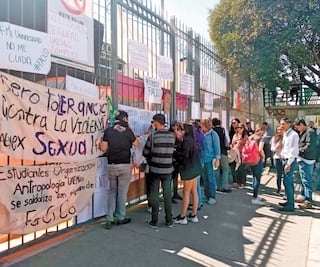 UAEM da de baja a alumno por difundir fotos de compañera