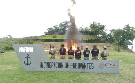 Marina incinera más de una tonelada de clorhidrato de cocaína; aseguran tabiques en costas de Michoacán