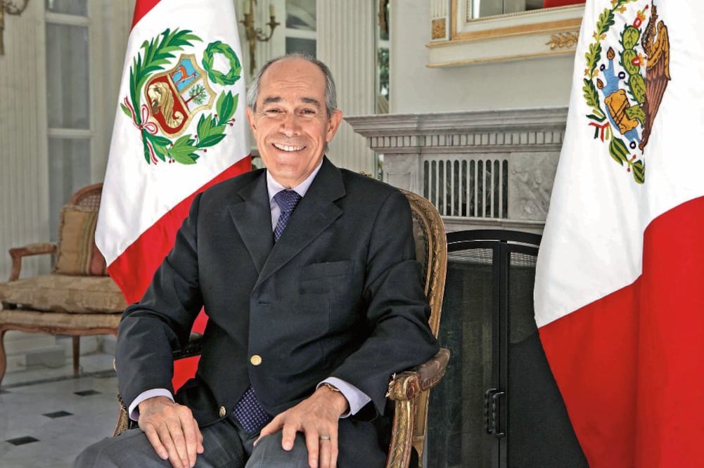 Javier Eduardo León Olavarría. Embajador de Perú en México (VALENTE ROSAS. EL UNIVERSAL)