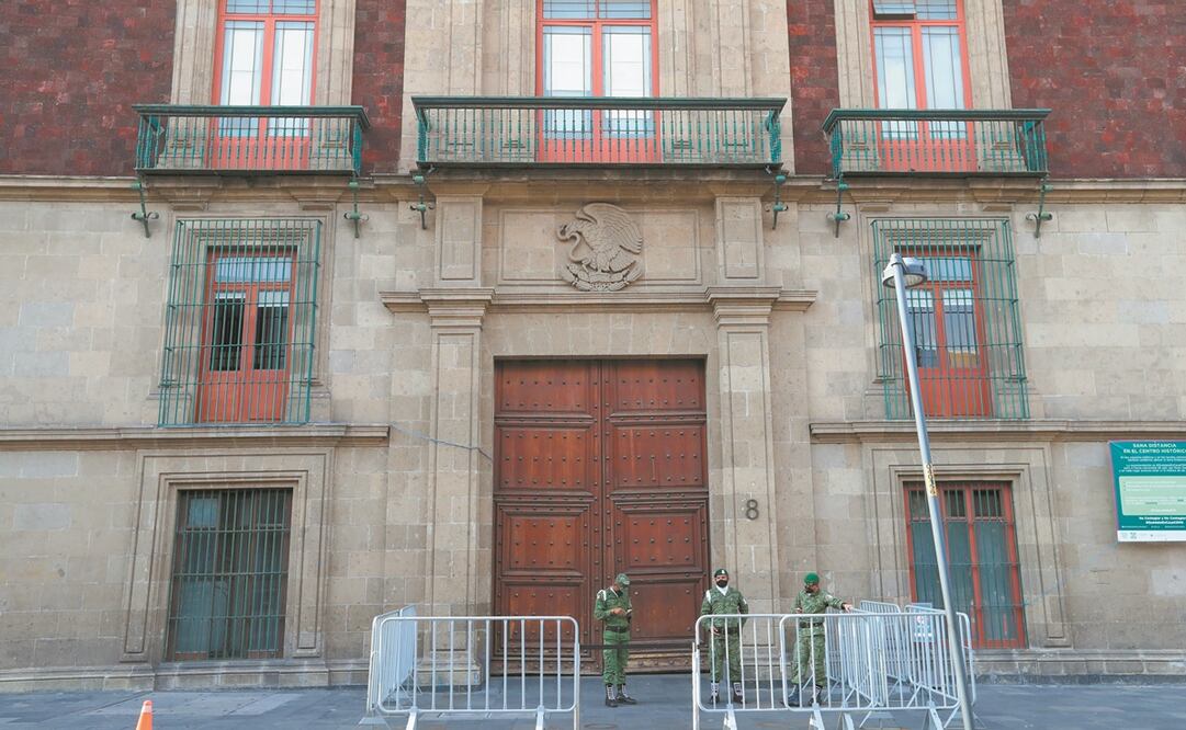 El acceso está en calle Corregidora 8; por ahí ingresan funcionarios e invitados del Presidente. Foto: Juan Boites. EL UNIVERSAL