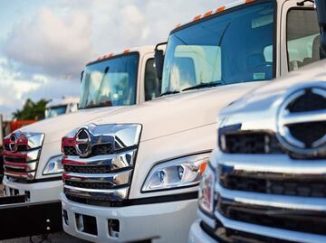 Producción y exportación de camiones caen más de 50% en octubre