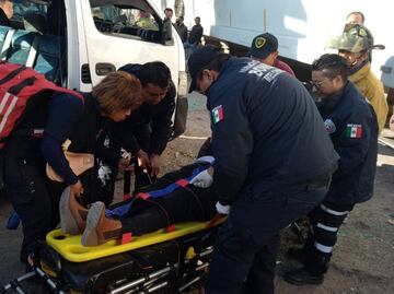 Tren embiste a combi en Cuautitlán Izcalli; hay 7 lesionados