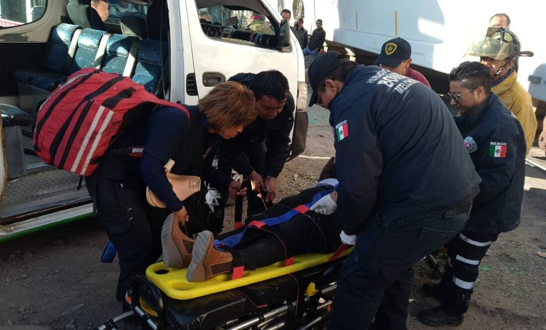 Elementos de Protección Civil y Bomberos de Cuautitlán México y paramédicos de Cruz Roja Mexicana se trasladaron al lugar del accidente. Foto: Especial