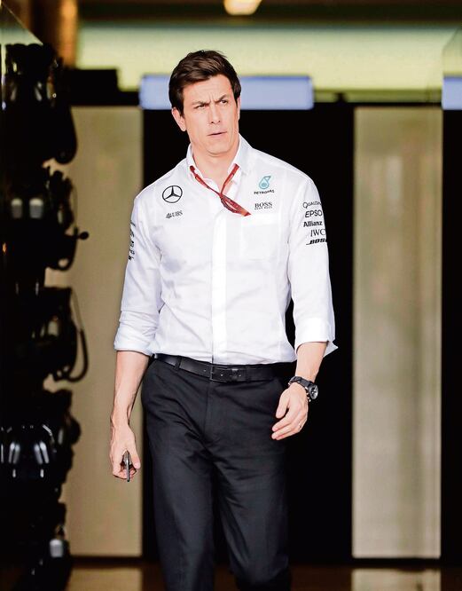 El director ejecutivo de Mercedes requiere en su equipo a un volante de gran capacidad, experimentado y que coopere a tope con su coequipero (VALDRIN XHEMAJ. EFE)