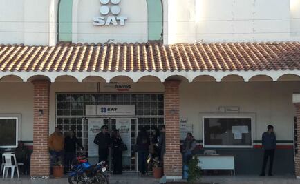 Trabajadores de confianza del SAT en Oaxaca protestan por despidos masivos