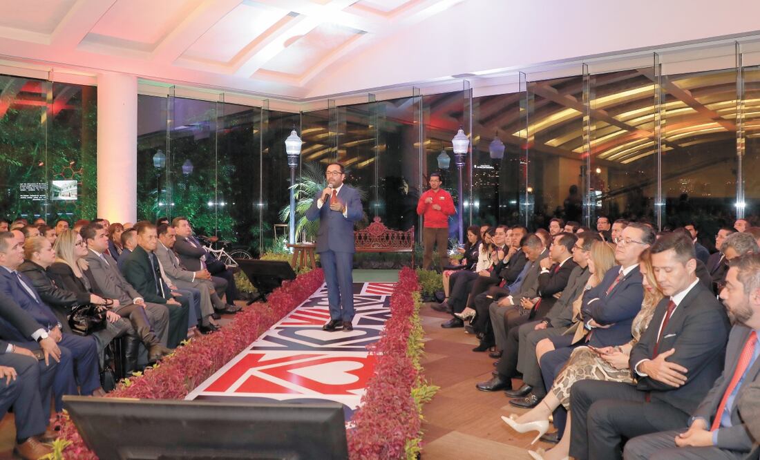 En su Primer Informe de Gobierno, el alcalde petista de Miguel Hidalgo, Víctor Hugo Romo, aseguró que durante su administración se ha trabajado de manera prioritaria en la seguridad de las colonias. ESPECIAL