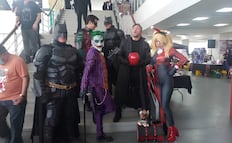 ¿Eres fan? Lánzate a la expo de Batman con cosplay y videojuegos