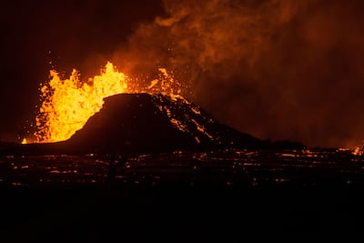 VIDEO: Volcán Kilauea entra de nuevo en erupción en Hawái; expulsiones de lava alcanzan los 300 metros de altura