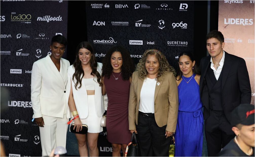 Atletas olímpicos en ceremonia Los 300 Líderes más influyentes de México. Foto: Diego Simón/EL UNIVERSAL