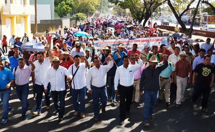 Marchan en Oaxaca contra reformas estructurales y el gasolinazo